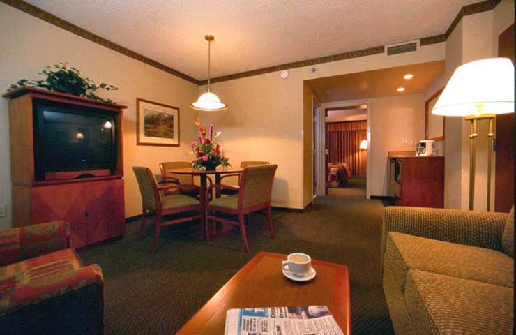 Embassy Suites By Hilton Portland Airport Bilik gambar